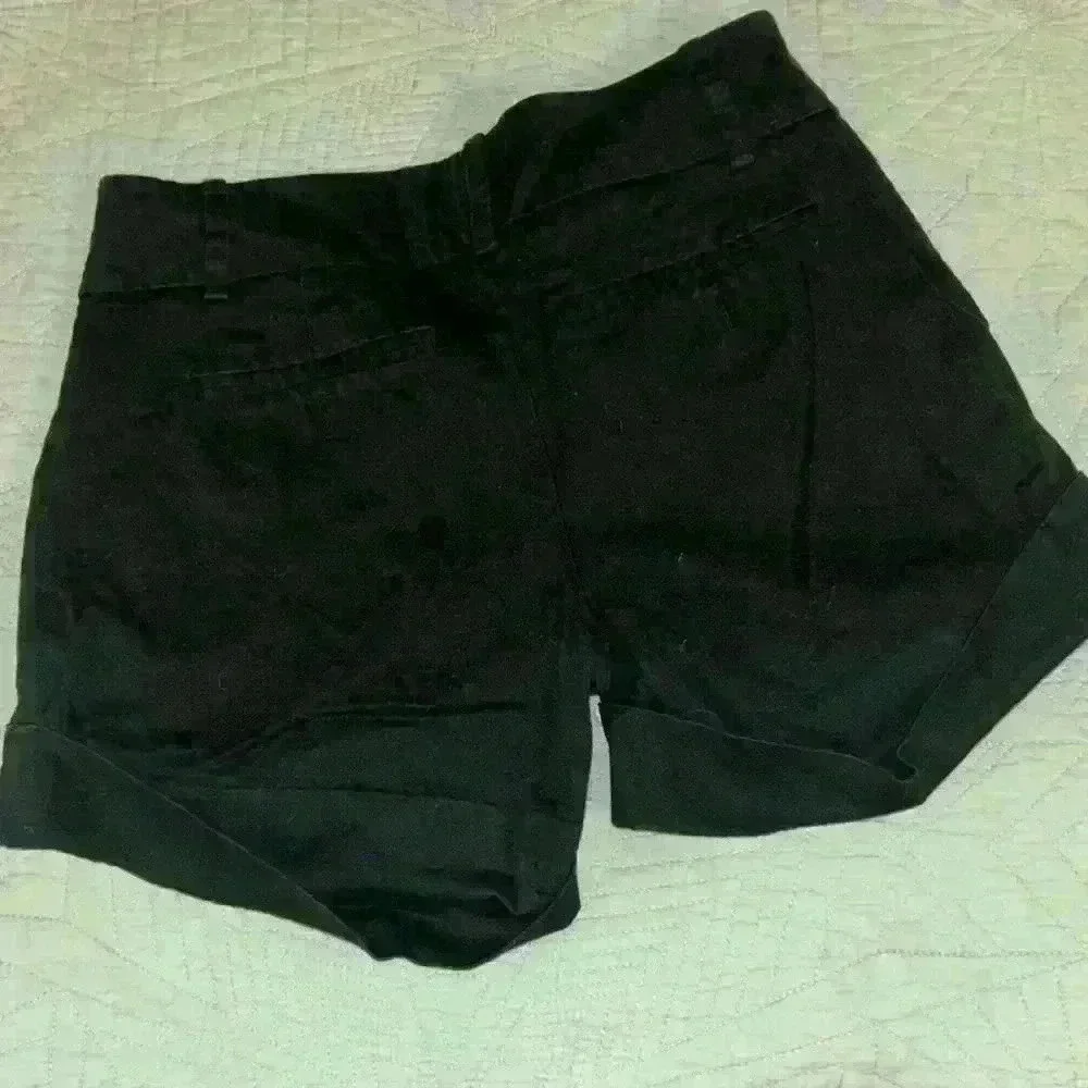 New York & company short - Picture 2 of 2